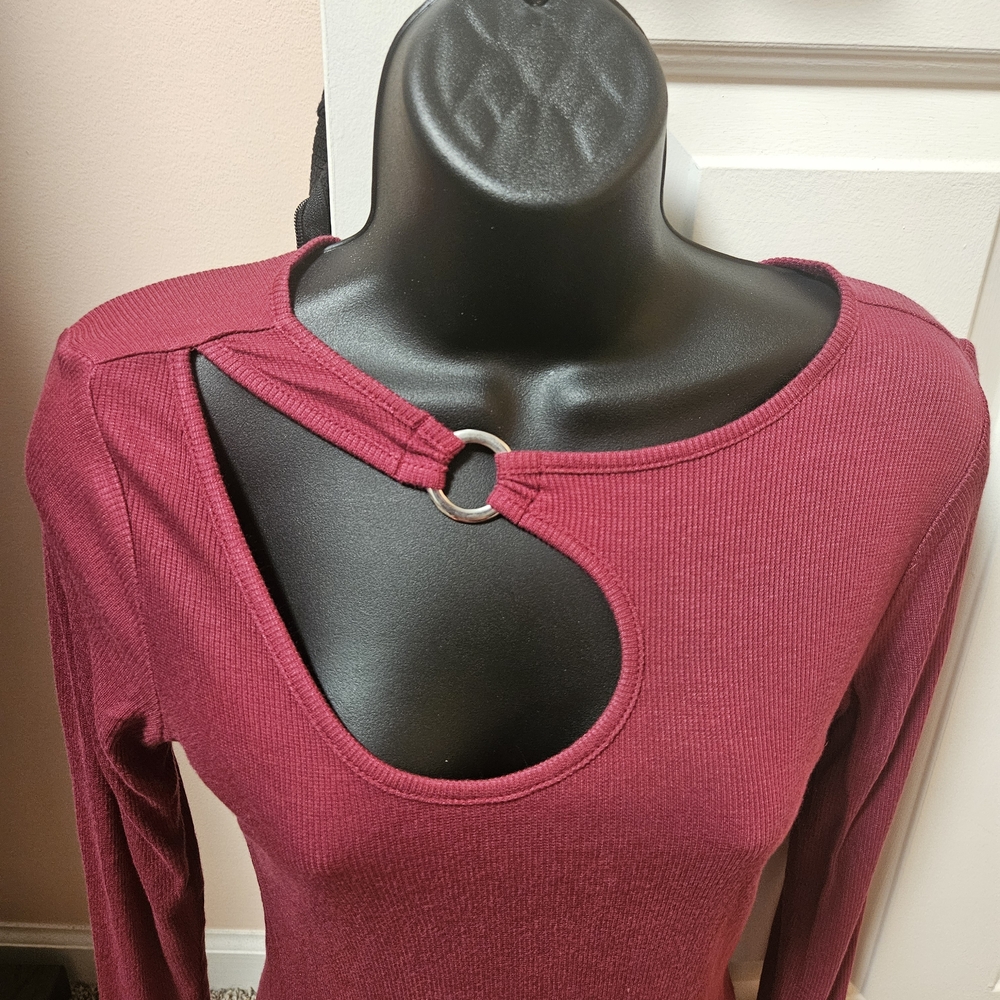 VENUS Maroon Long Sleeve Ribbed Cut-Out Top - Picture 2 of 10
